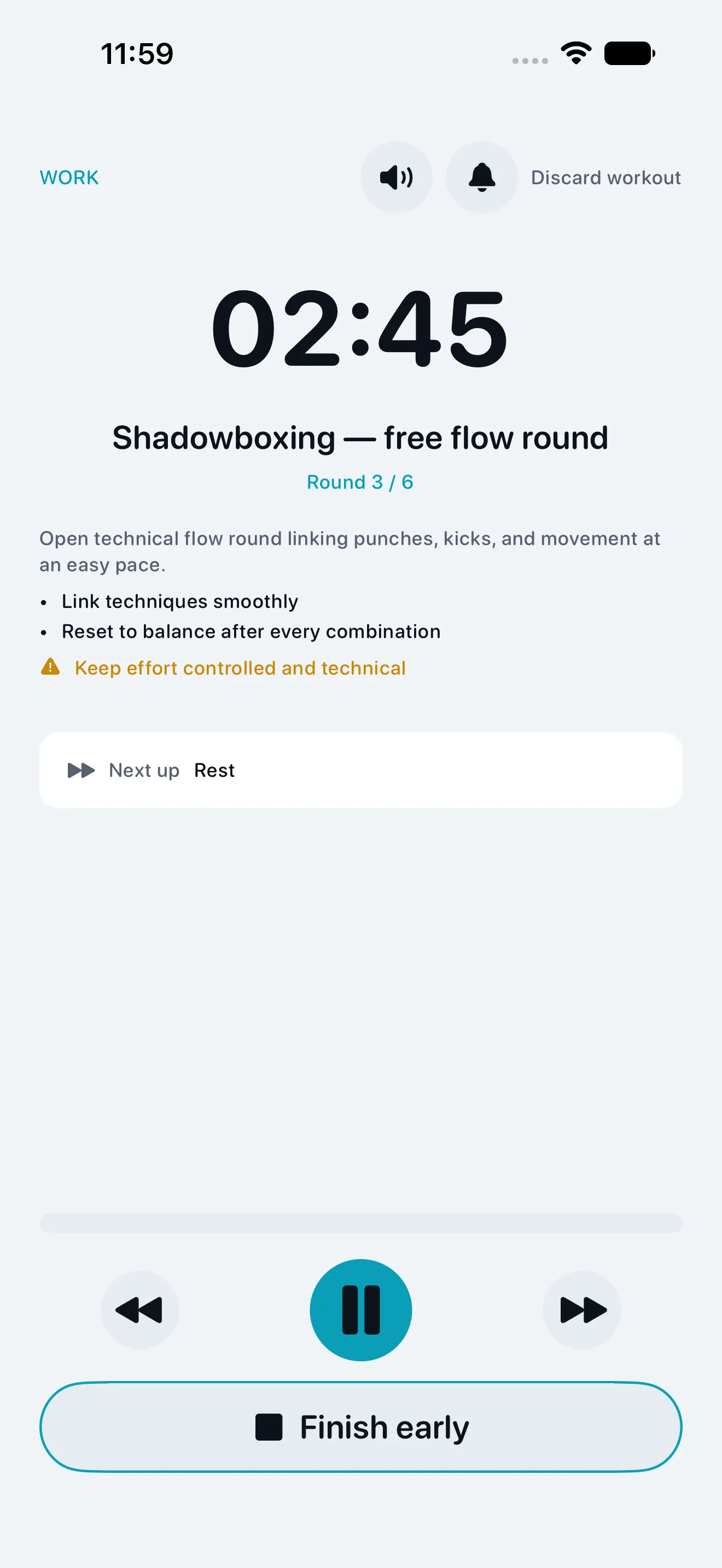 Dee on iPhone: a shadowboxing round with a 2:45 timer, drill guidance and playback controls.